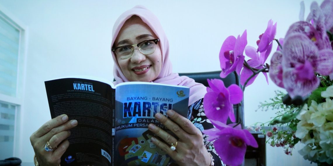 Perjuangan Prof. Sukarmi Menjadi Guru Besar Ilmu Hukum Ekonomi FH UB